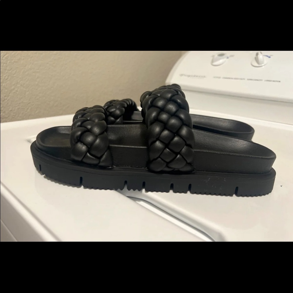 Cute never worn Aqua sandals